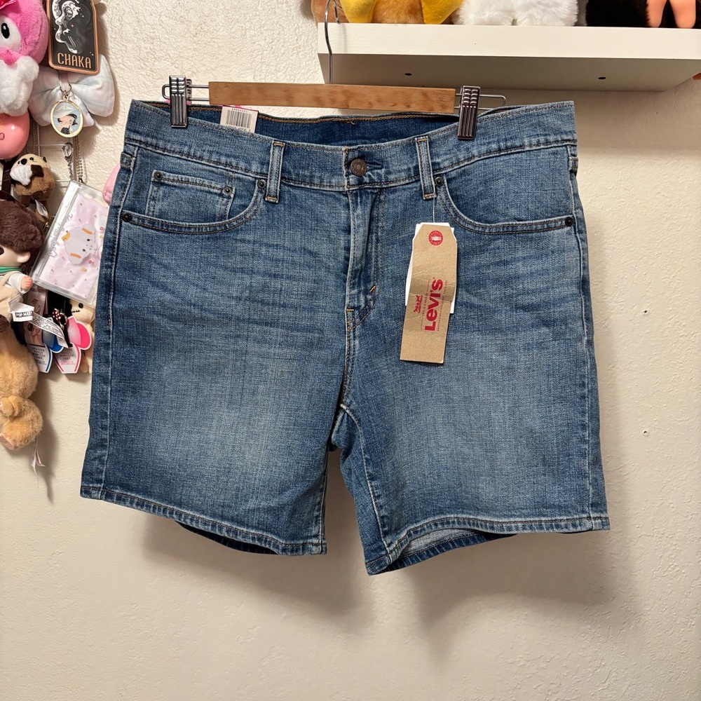 NWT Levi’s Classic Mid Rise Short Size 31 / 12